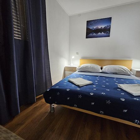 Modern Apartment Nikola In A Quiet Area Kaštel Stari Екстериор снимка