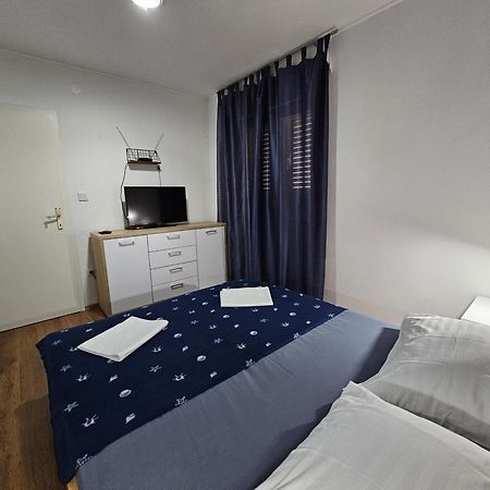 Modern Apartment Nikola In A Quiet Area Kaštel Stari Екстериор снимка