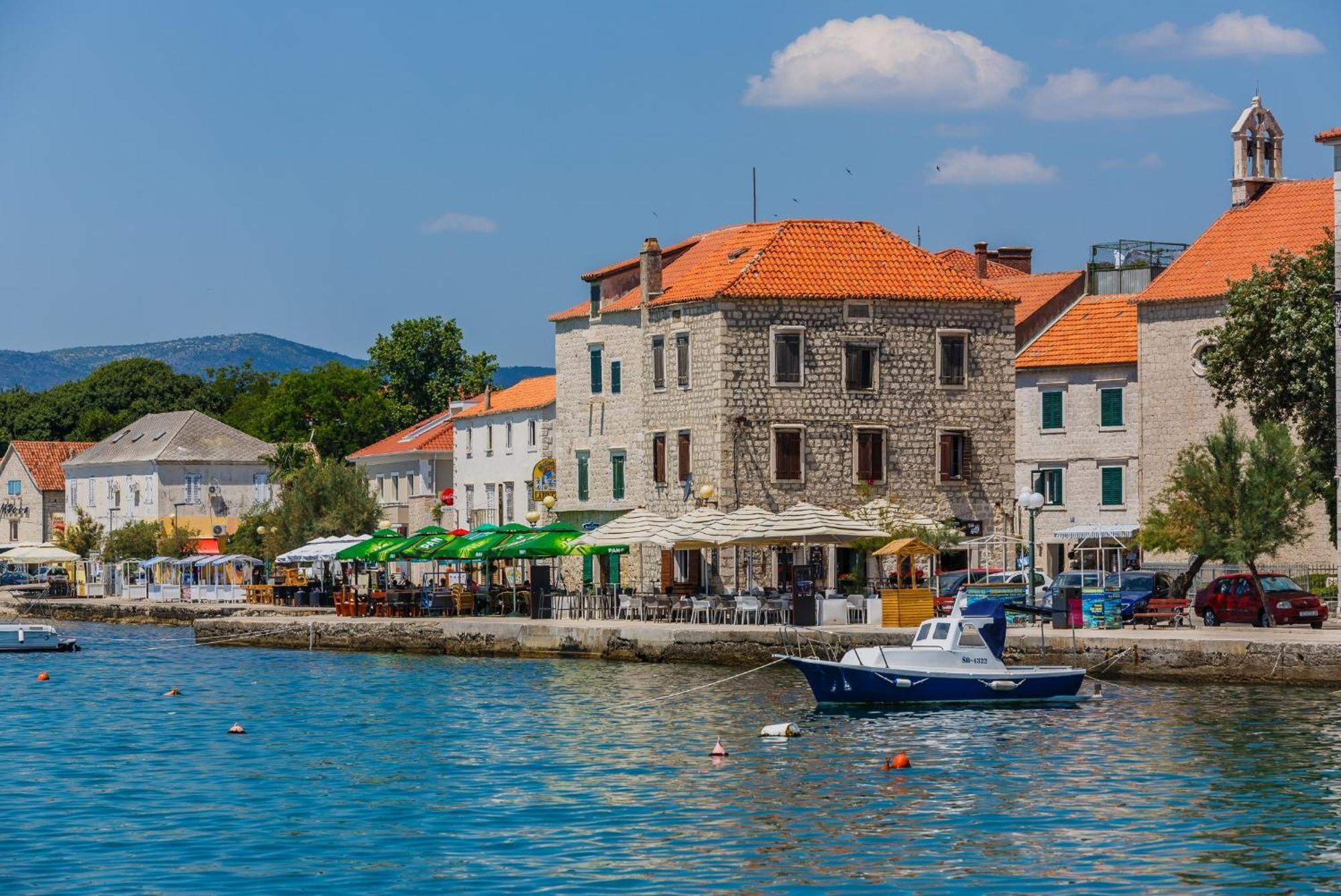Modern Apartment Nikola In A Quiet Area Kaštel Stari Екстериор снимка